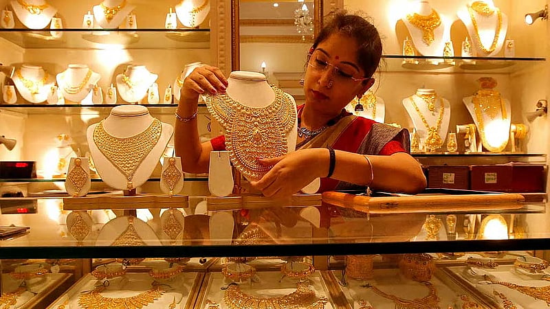 India's festive gold buying spree continues, defying record price