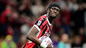 Milan snatch 2-2 draw against Fiorentina as form slump continues