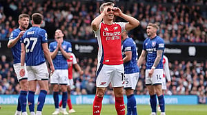 Arsenal crush Ipswich 4-0 to delay Liverpool's title party