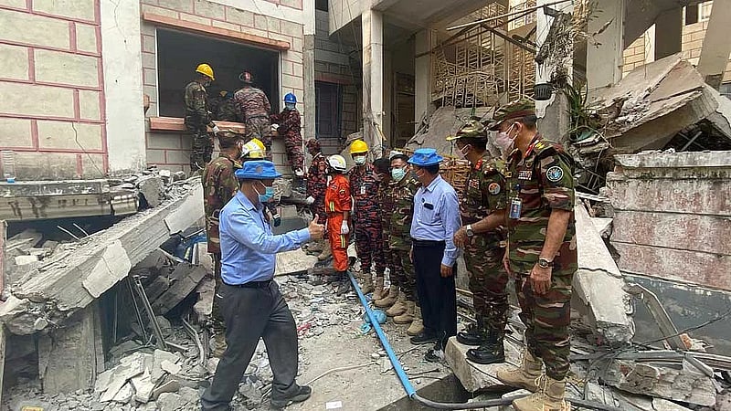 Myanmar quake: Bangladesh rescuers free people trapped in collapsed buildings