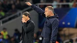 Barcelona coach Flick urges players to keep focus after 4-0 lead against Dortmund