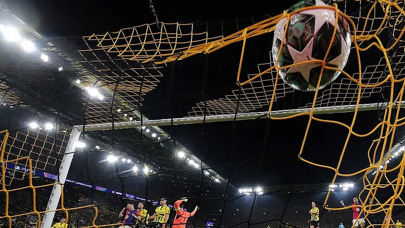 Barcelona reach Champions League semis despite 3-1 loss at Dortmund