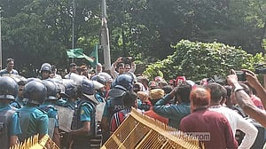 Police clash with ex-BDR members marching towards Secretariat