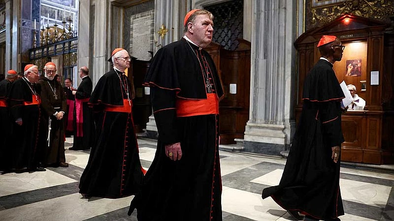 Conclave to elect new pope to start on May 7, cardinals meet