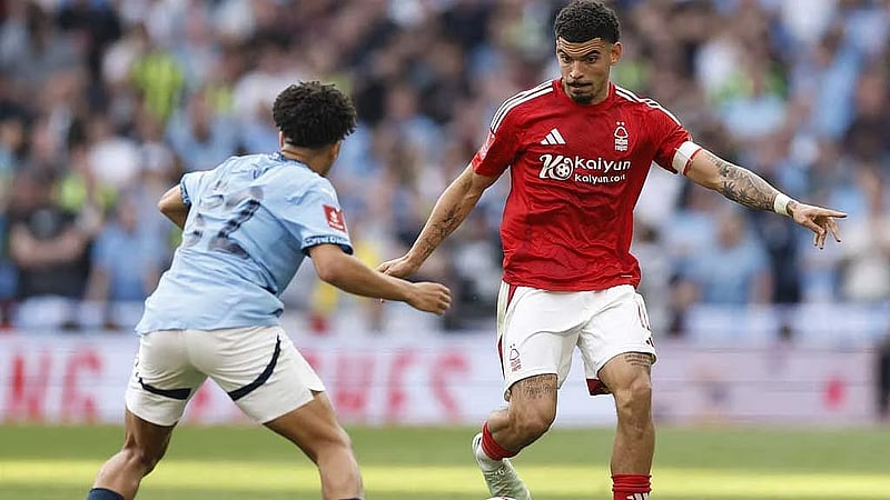 Midfielder Gibbs-White pens new Forest deal amid Spurs links