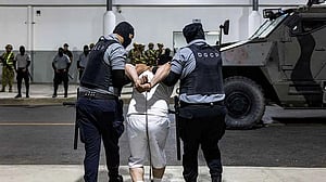 Trump calls for deporting some citizens to El Salvador, testing US law
