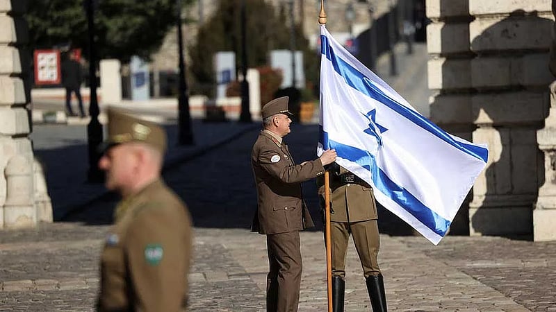Fighter pilots call on Israel to prioritise release of Gaza hostages, even if war must stop