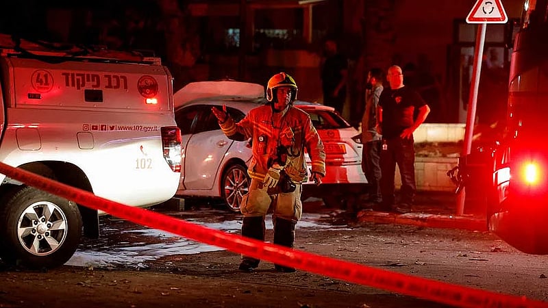 Hamas fires rockets at Israeli cities
