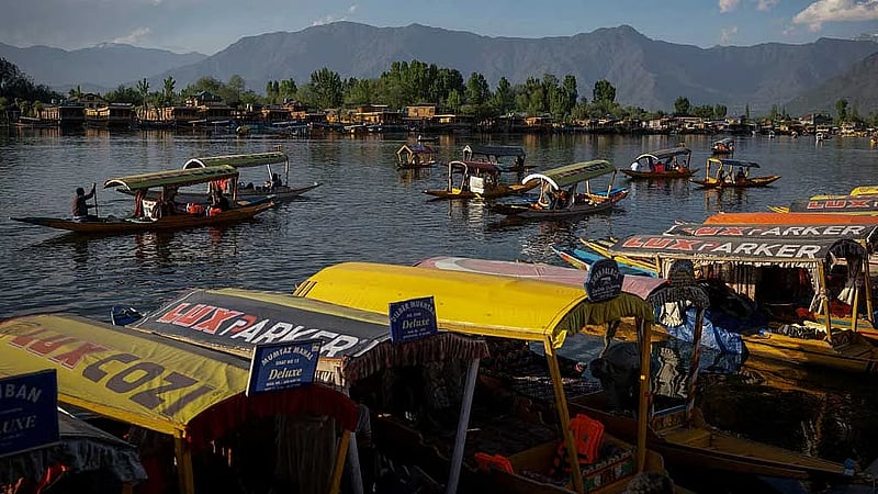 Pakistan minister urges international probe of Kashmir attack, NYT reports