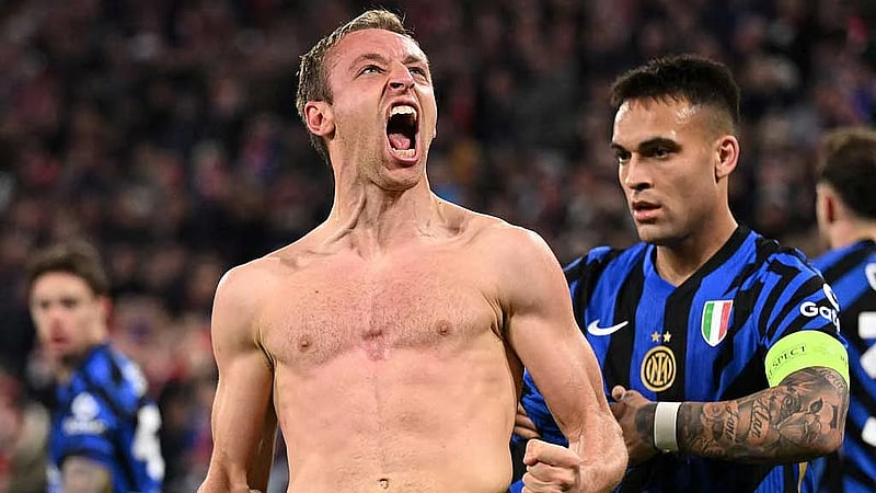 Late Frattesi goal hands Inter 2-1 victory at stunned Bayern