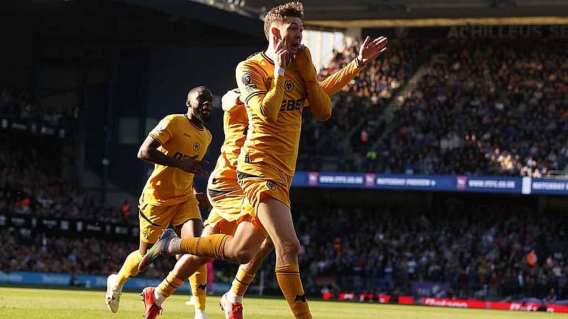 Wolves clinch 2-1 comeback win at Ipswich to boost survival hopes