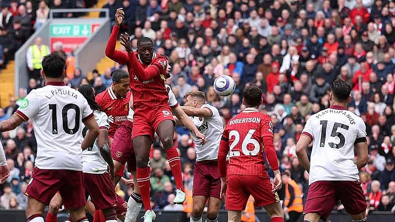 Liverpool leave it late to close in on title, Man Utd lose again