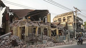Junta chief to leave quake-striken Myanmar for summit, aid groups clamour for access