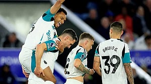 Newcastle United draw closer to UCL berth as Man United visit