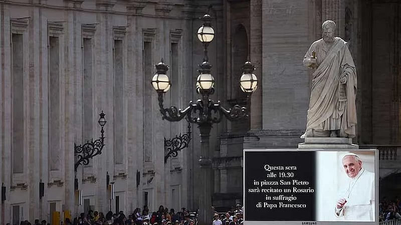 Pope Francis spent final day working, despite doctors' orders