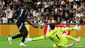 Arsenal cruise past lacklustre Real Madrid to reach semis