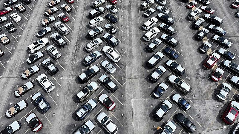 Trump eases auto tariffs burden as Lutnick touts first foreign trade deal
