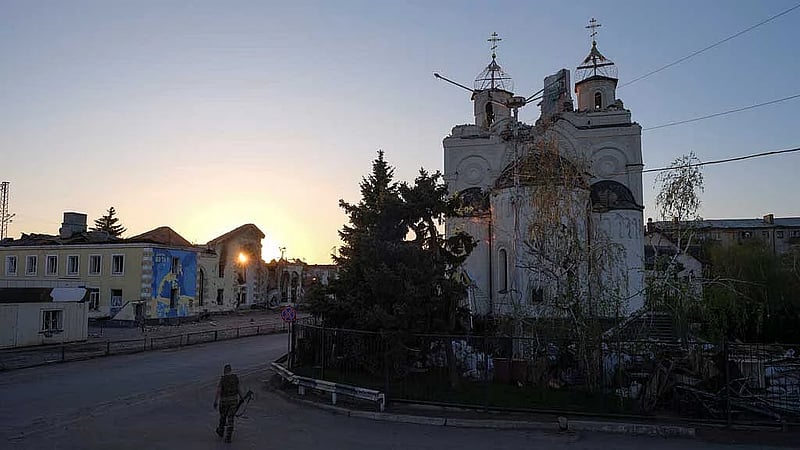 Kyiv and Moscow accuse each other of breaking Easter ceasefire, no extension seen