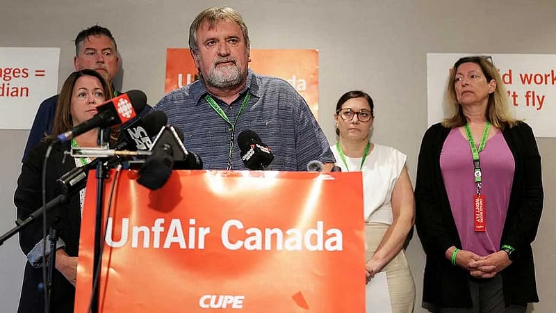 Air Canada, cabin crew union hold first talks since strike began