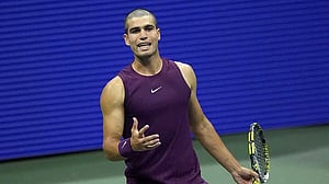 Buzz cut, bright start as Alcaraz charges into US Open second round