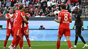 Bayern concede twice again but hold on for 3-2 win at Augsburg