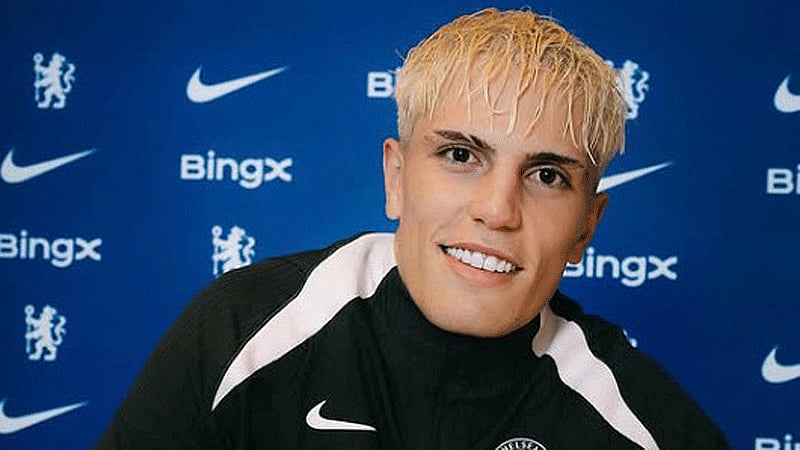 Chelsea sign forward Garnacho from Manchester United