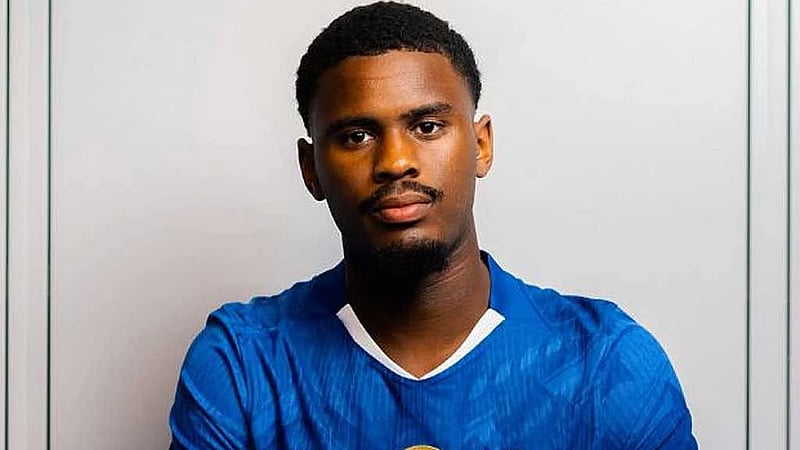 Chelsea sign Dutch defender Hato from Ajax