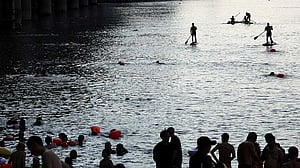 Chongqing residents seek shelter as heatwave hits China's southwest