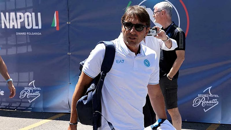 Napoli favourites to repeat success but Conte stresses need for patience