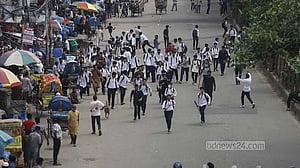 Fresh clashes erupt between Dhaka College, City College students