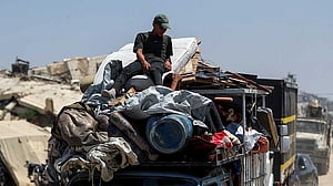 Thousands of Palestinians leave Gaza City fearing Israeli offensive