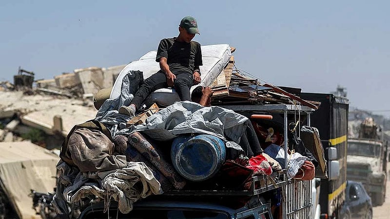 Thousands of Palestinians leave Gaza City fearing Israeli offensive