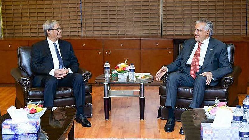 Mirza Fakhrul meets with visiting Pakistan Foreign Minister Ishaq Dar in Dhaka