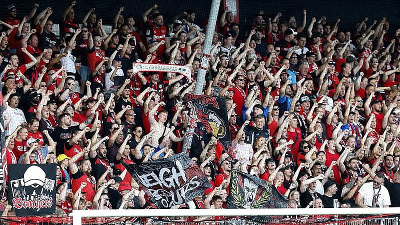 Leverkusen sign France defender Lois Bade from Sevilla on five-year deal