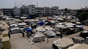 What are the details of Gaza ceasefire deal Hamas has accepted and Israel is considering?