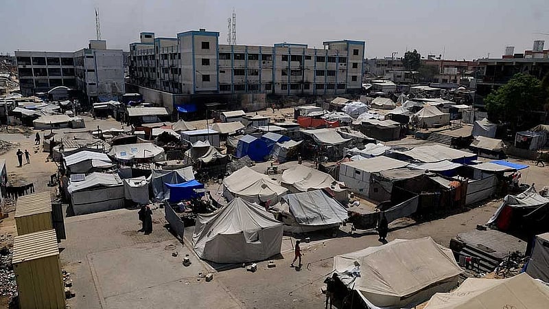 What are the details of Gaza ceasefire deal Hamas has accepted and Israel is considering?