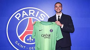 PSG sign French goalkeeper Chevalier from Lille