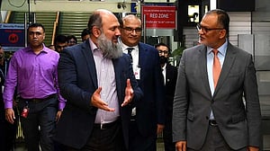 Pakistani commerce minister visits Dhaka to boost trade ties