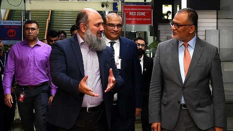 Pakistani commerce minister visits Dhaka to boost trade ties