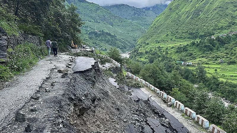 Helicopters rescue people stranded by floods on key India pilgrim route