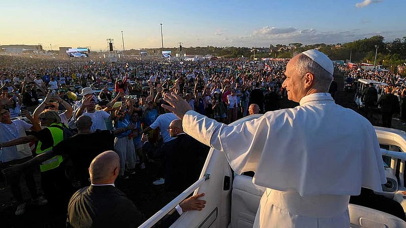 Pope Leo tells hundreds of thousands of young Catholics to build a better world
