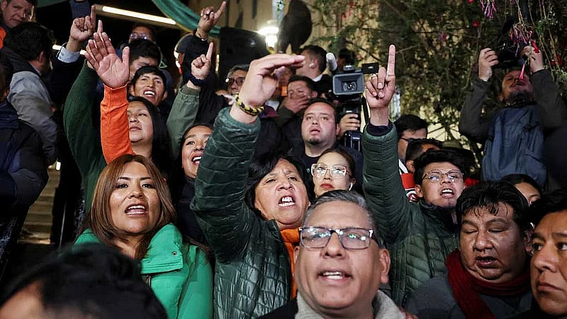 Official Bolivia presidential count shows centrist Rodrigo Paz in surprise lead