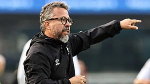 Santos sack coach Xavier after humiliating 6-0 home defeat to Vasco