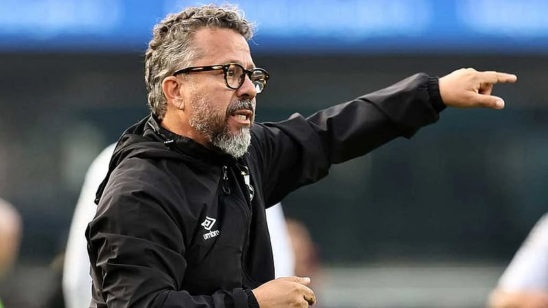 Santos sack coach Xavier after humiliating 6-0 home defeat to Vasco