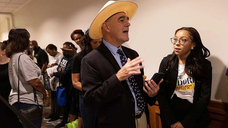 Texas Democrats seek to block redistricting vote by leaving state