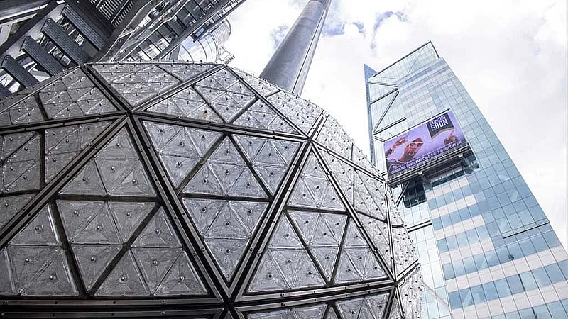 New York City police say to avoid Times Square due to investigation