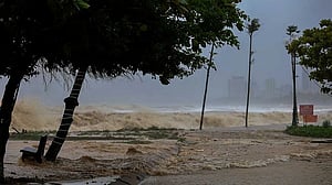 Typhoon Kajiki kills 3 in Vietnam, floods Hanoi streets