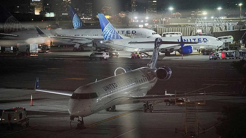 United Airlines flights resume after it resolves technology glitch