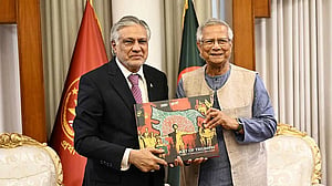 Yunus stresses SAARC revitalisation in talks with Pakistan’s FM Dar