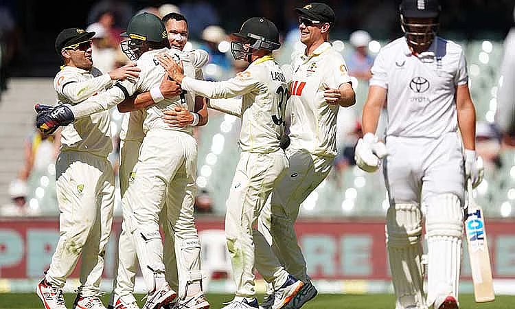Australia 17-1, lead England by 102 runs in 3rd Ashes test